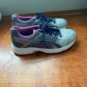 Never worn!!6.5 ASICS sneakers